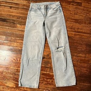 Wide leg, color Miley. Worn once to try on and wasn’t a fan great condition